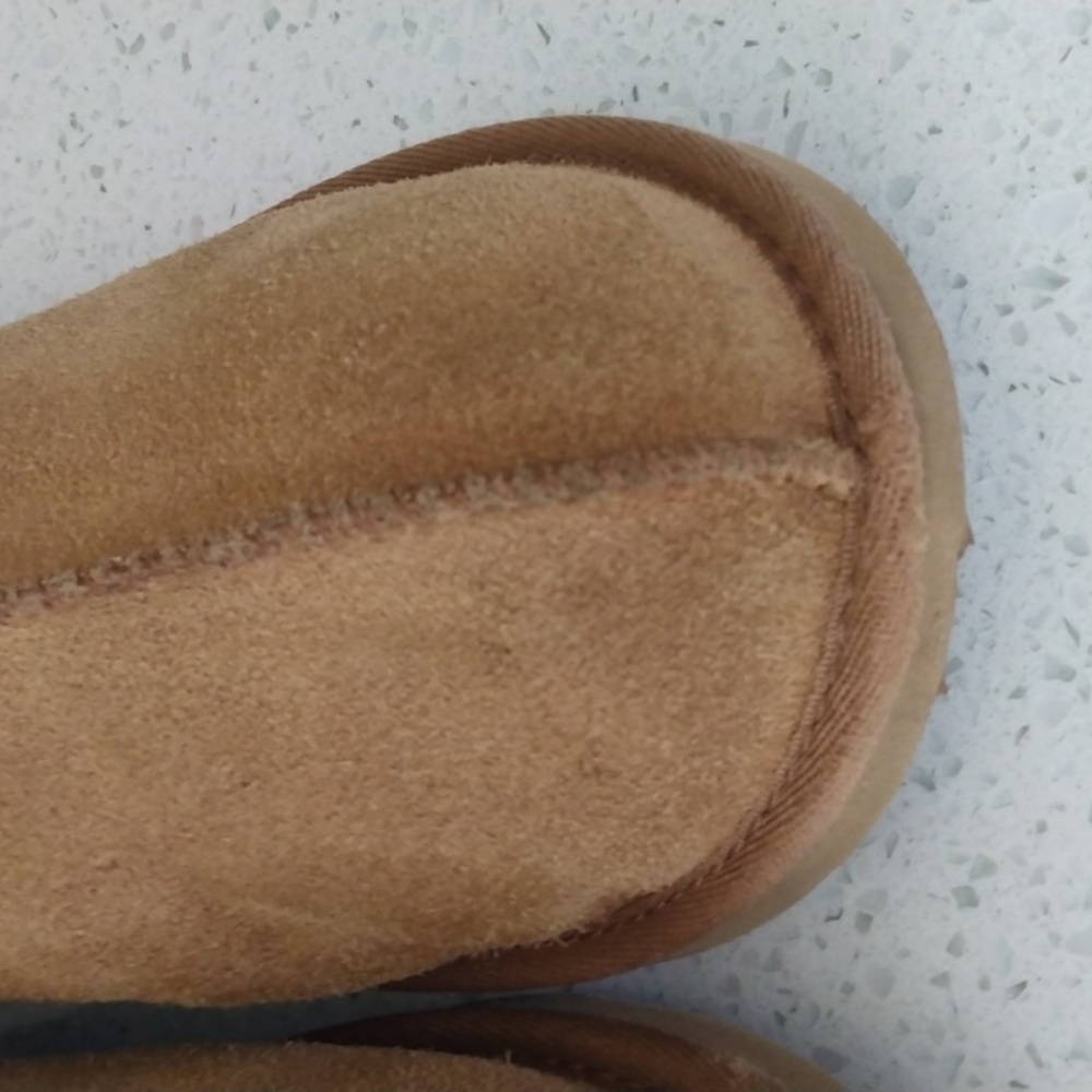 Tasman Slippers - Picture 10 of 12